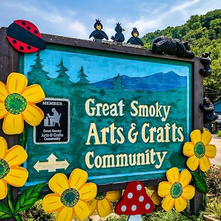 Views 1Br15Bath Pet-Friendly With Hot Tub & Bbq Pigeon Forge Exteriör bild