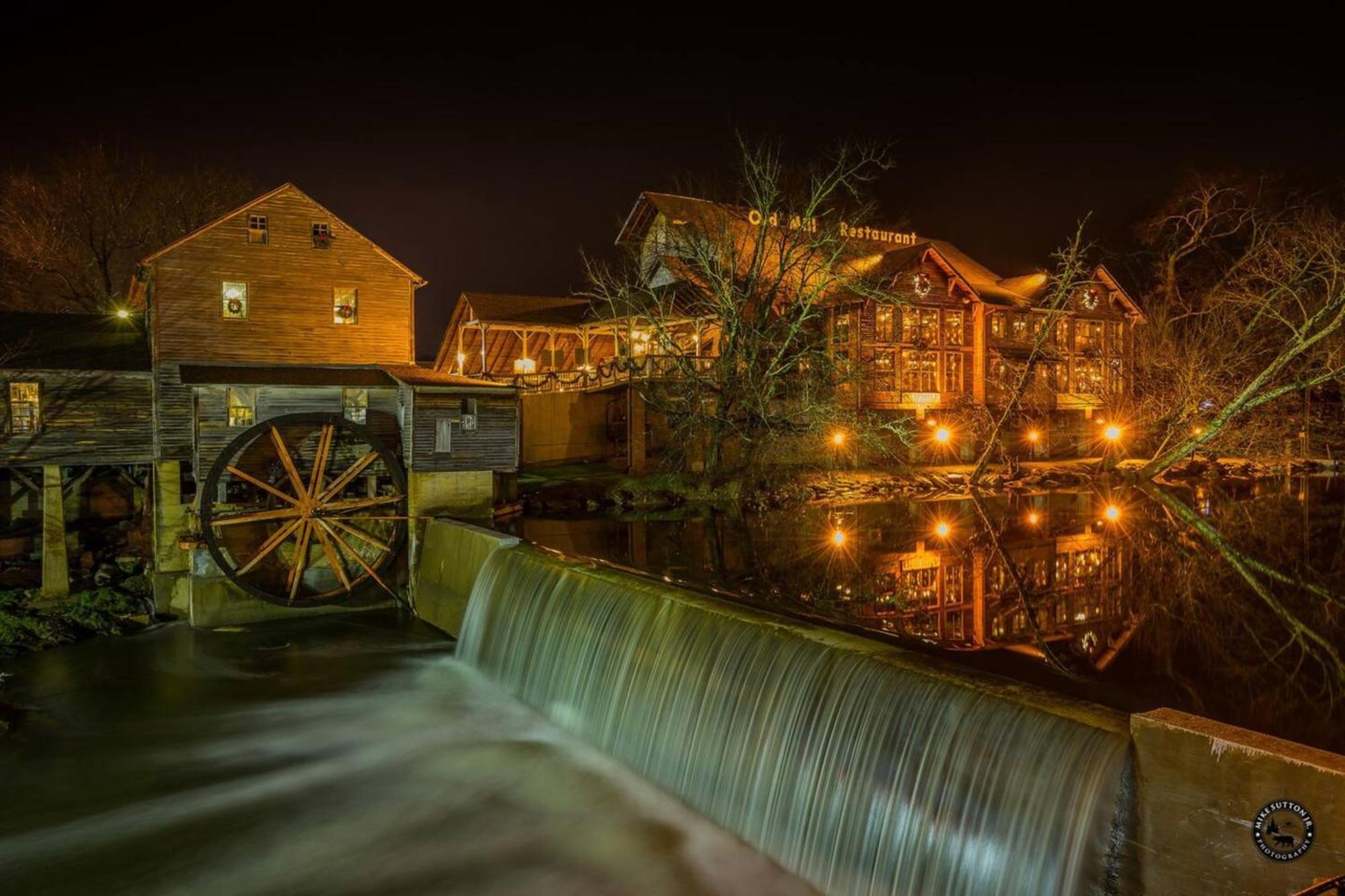 Views 1Br15Bath Pet-Friendly With Hot Tub & Bbq Pigeon Forge Exteriör bild